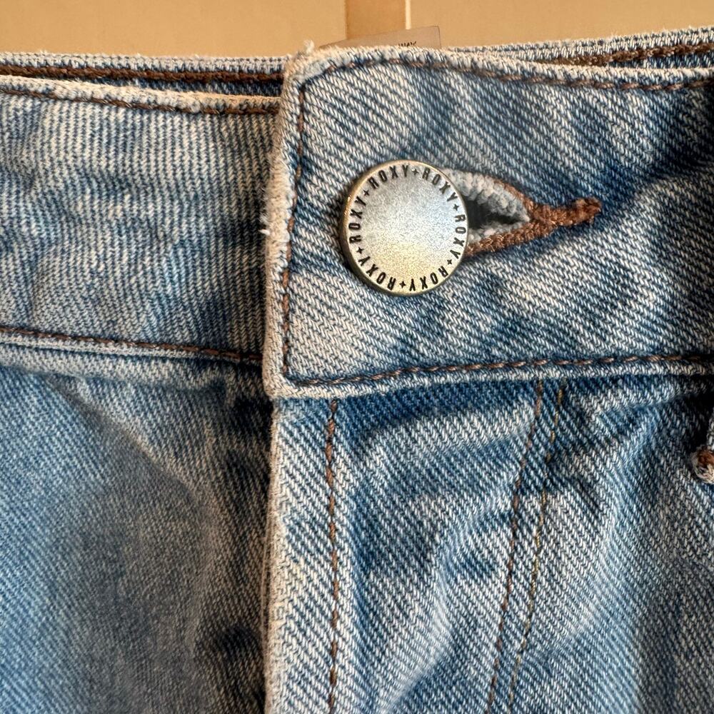 Roxy Light Wash Denim Shorts Size 27 Distressed Cuffed - Picture 2 of 7